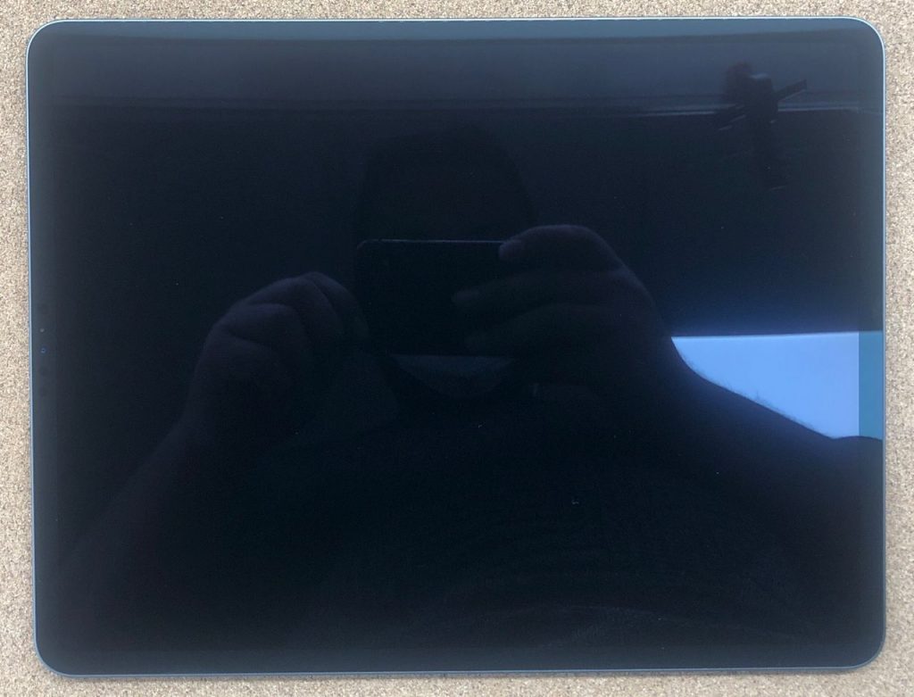 آیپد پرو 2020 کارکرده . صفحه نمایش 12.9 اینچ . وای فای (wifi) . ظرفیت 256 گیگابایت . رنگ خاکستری (spacegray)
