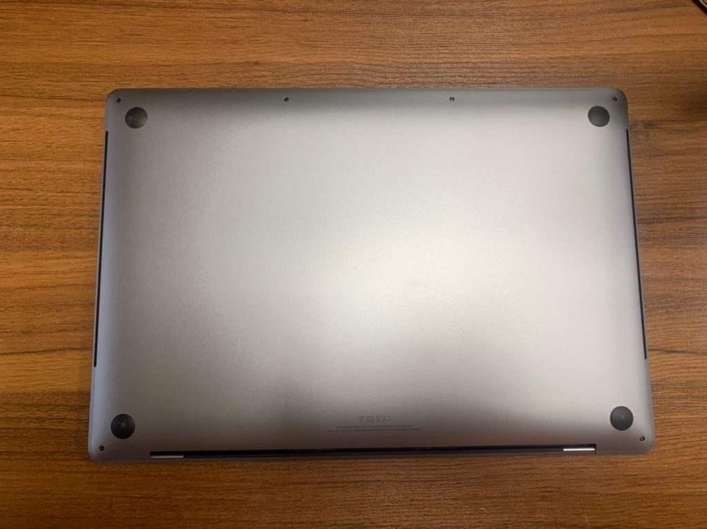 مک بوک پرو تاچ بار کارکرده . صفحه نمایش رتینا 16 اینچ . مدل MVVK2 2019 . رنگ خاکستری (space gray) . رم 16 گیگابایت  . ظرفیت 1 ترابایت SSD . پردازنده core i9