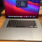 مک بوک پرو تاچ بار کارکرده . صفحه نمایش رتینا 16 اینچ . مدل MVVK2 2019 . رنگ خاکستری (space gray) . رم 16 گیگابایت  . ظرفیت 1 ترابایت SSD . پردازنده core i9